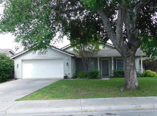961 Versailles Dr, Hollister, CA