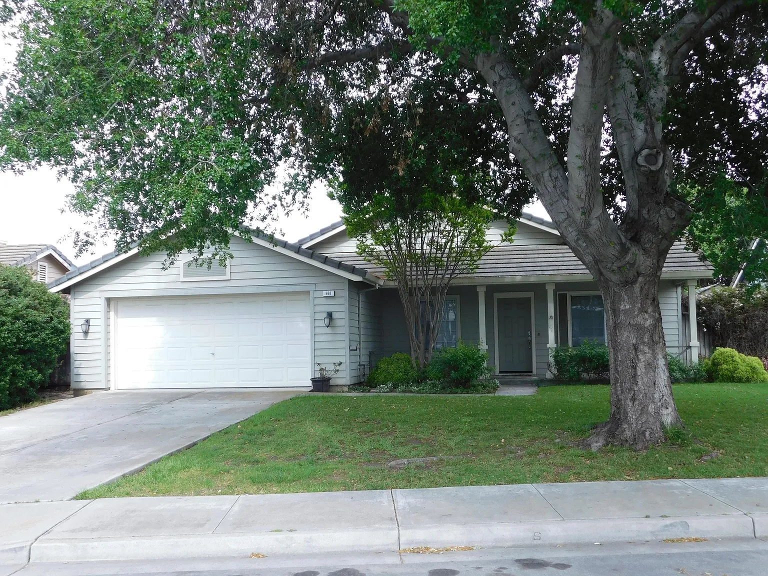 961 Versailles Dr photo 1