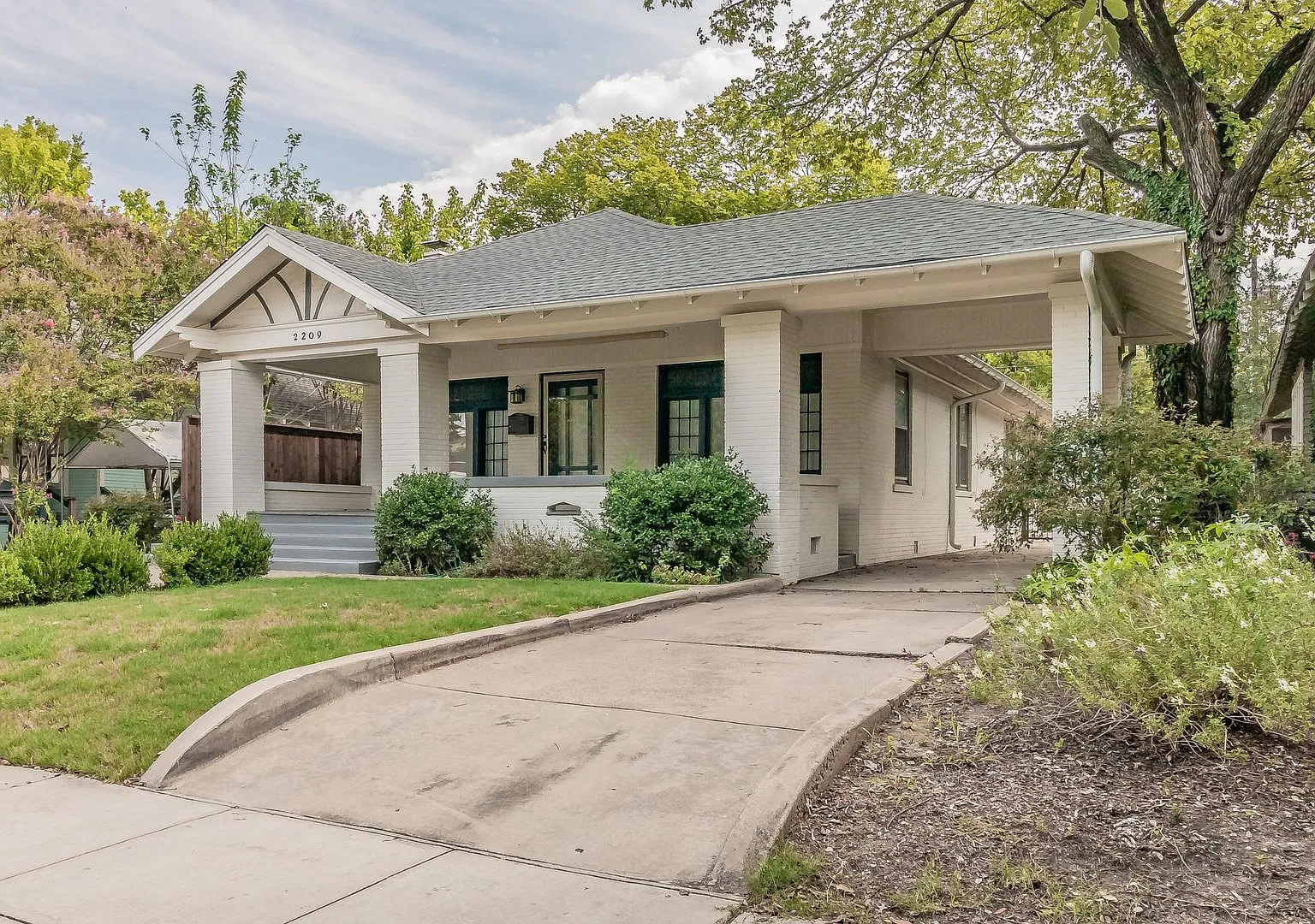 Charming Home in Fairmount — Photo 2