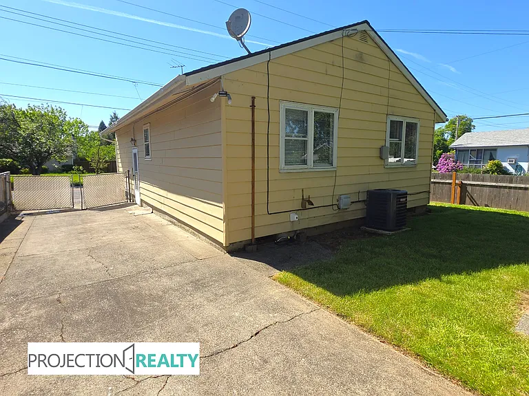 2926 N Terry St — Photo 4