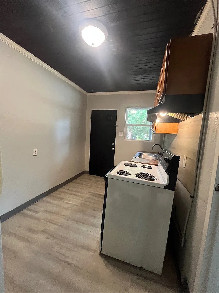 Harding Street 714 South - B — Photo 3
