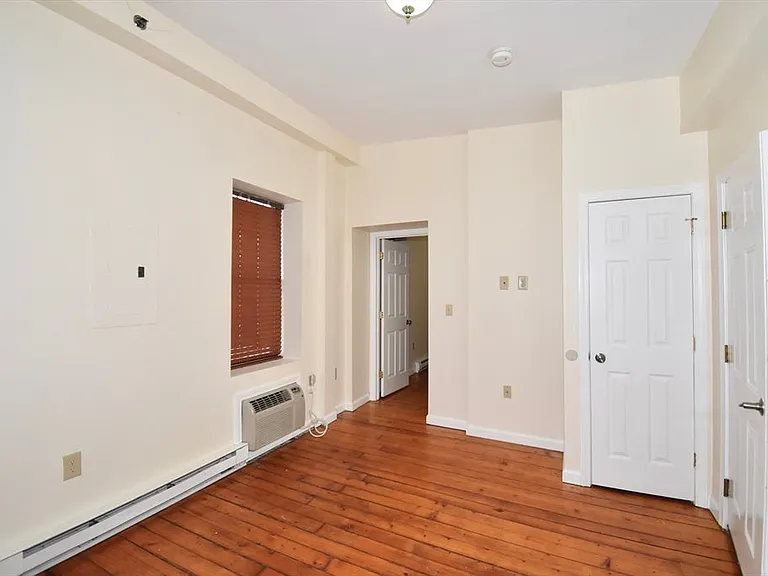 181 Chestnut St #2 — Photo 7