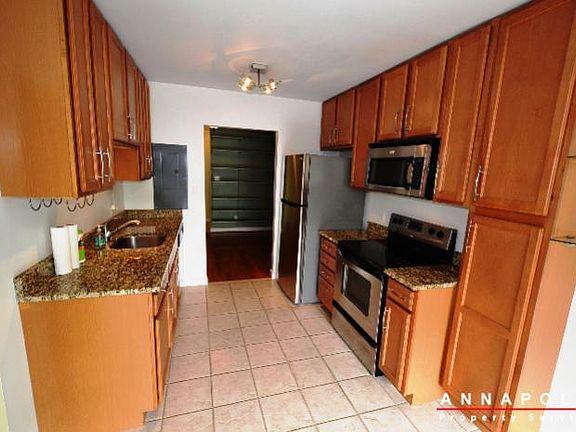 4th image of 300 Hilltop Ln Unit K