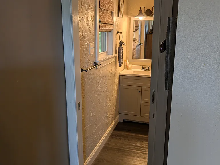 5904 Locust Ln — Photo 9
