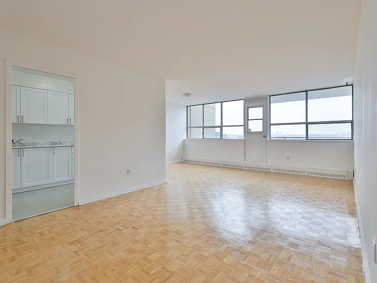 2089 Lawrence Ave W — Photo 5