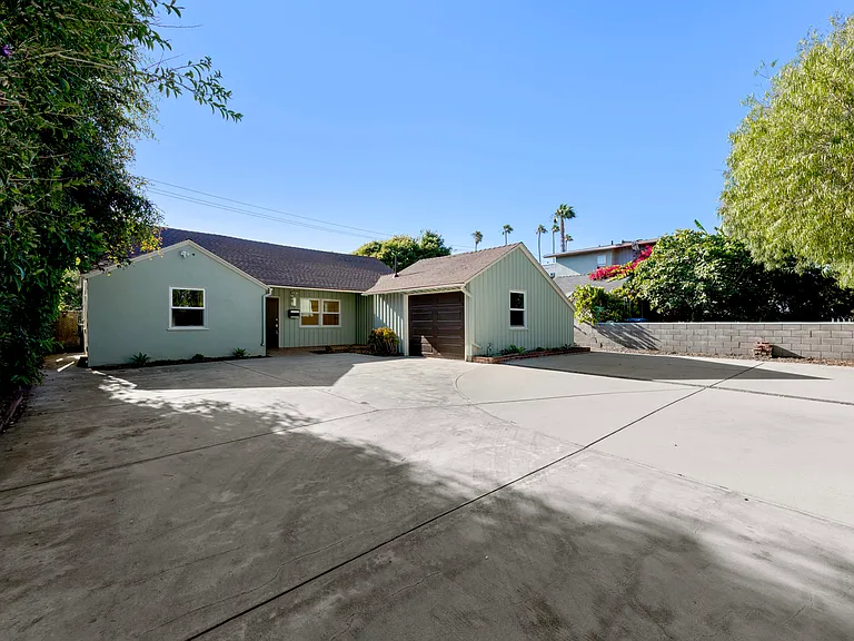 301 Frances St — Photo 23