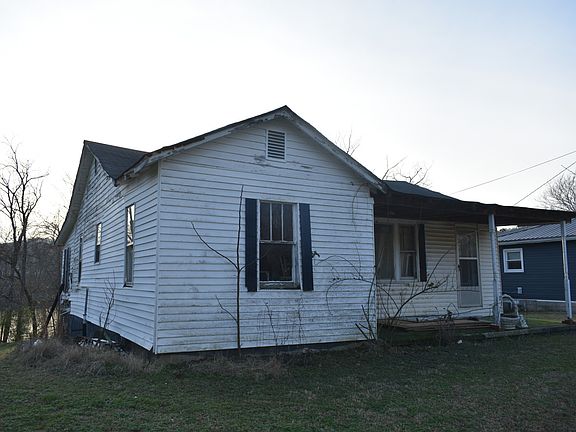 2nd image of 818 Upper Ferry Rd