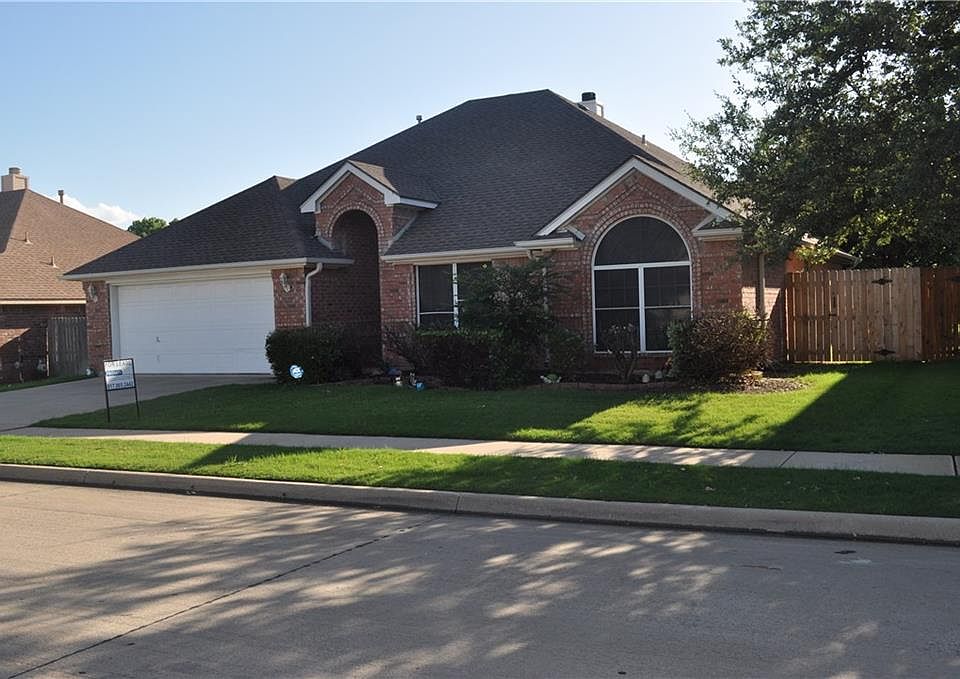 1st image of 8348 Emerald Cir