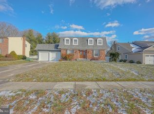 1542 Chalet Dr, Cherry Hill, NJ 08003