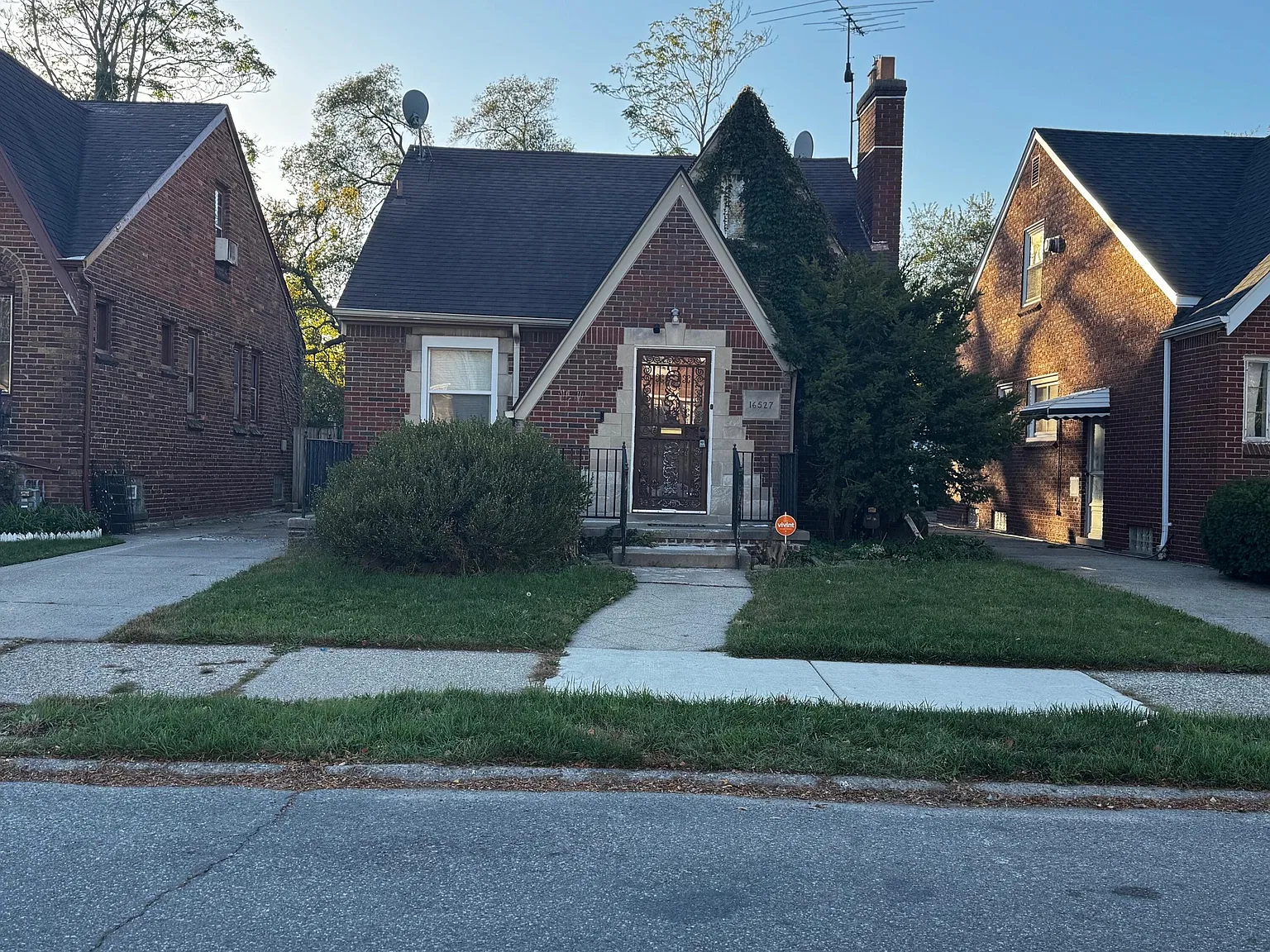 3 bed, 3.0 bath, 1173 sqft, $1,600 — Photo 1