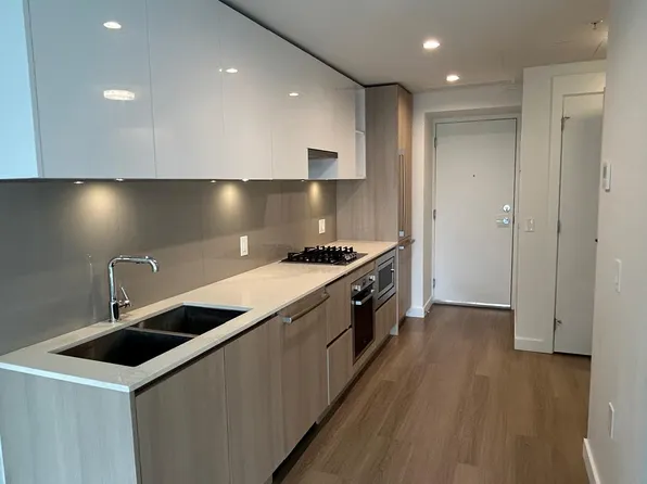 618 Carnarvon St #11XX, New Westminster, BC V3M 0N9