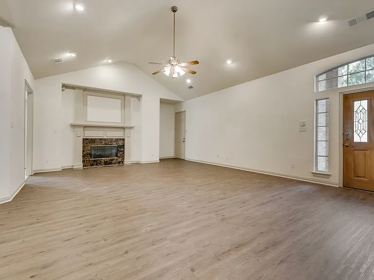 120 Cambridge Ct — Photo 12