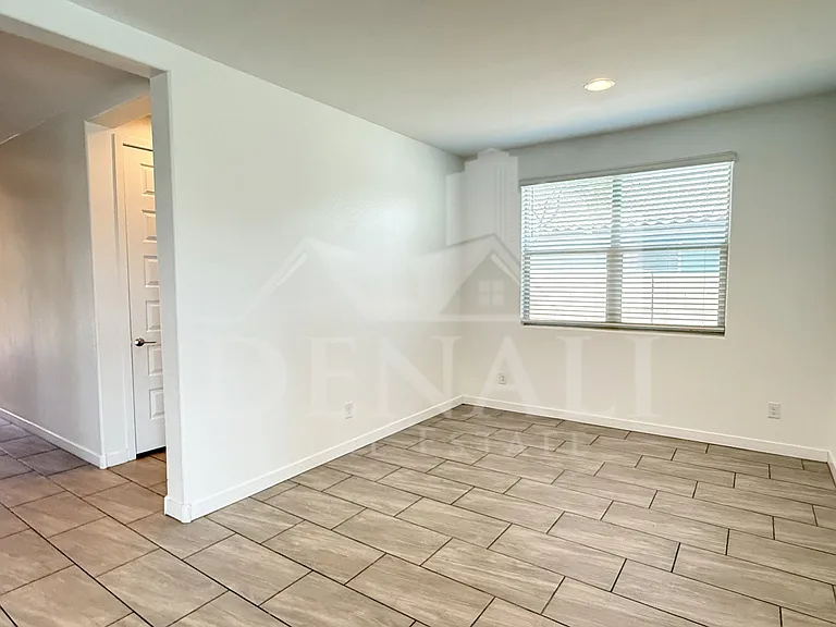 1636 W Estes Way — Photo 7
