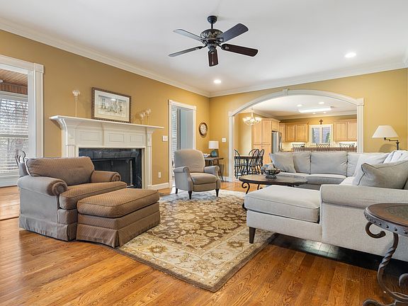 3rd image of 383 Vick Cir