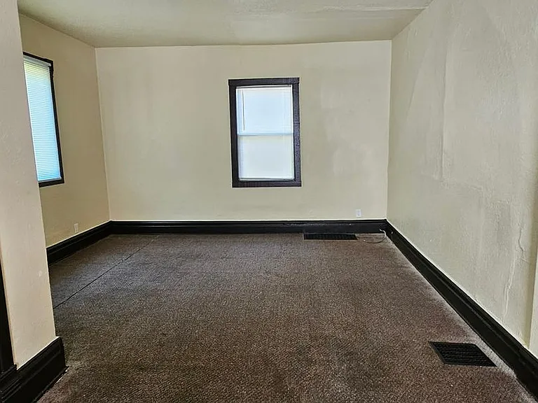 819 E Whitmer St — Photo 2