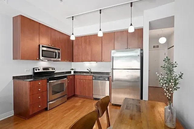 565 W Quincy St #1013 — Photo 6