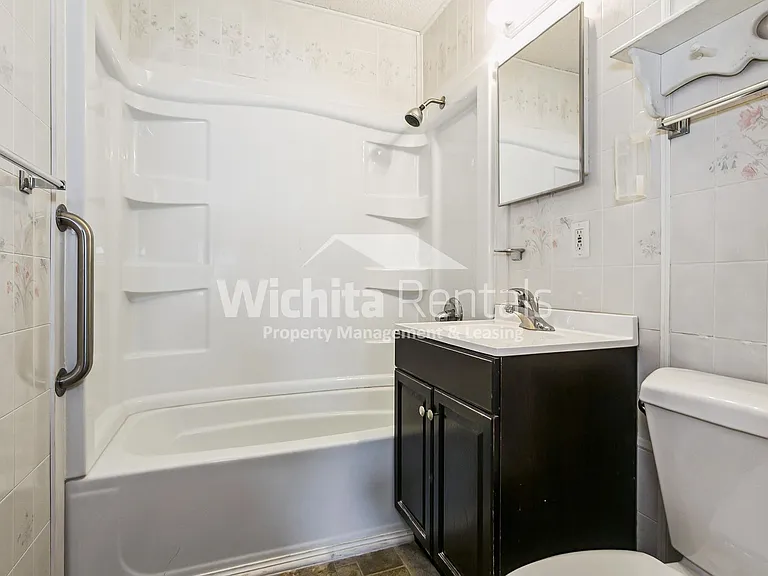 525 S Derby Ave — Photo 13