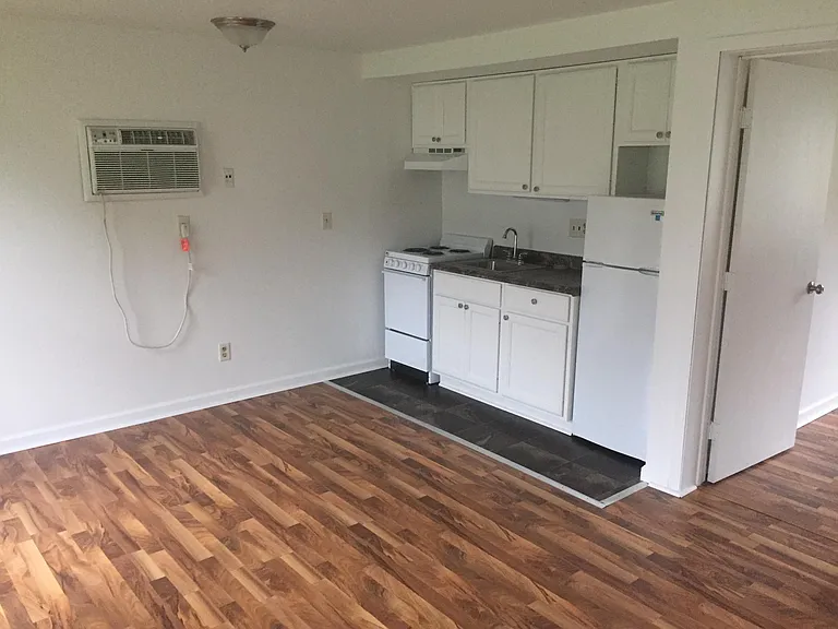 348 Stanley Ct #A — Photo 1