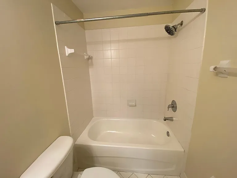 1260 SE 29th St #203 — Photo 14