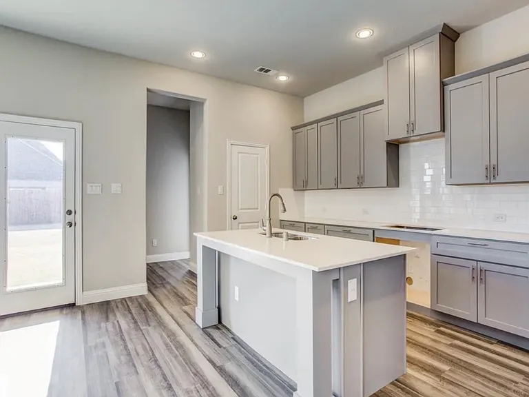 1605 Canals Dr — Photo 9