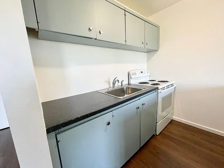 Bayview Apartments — Photo 79