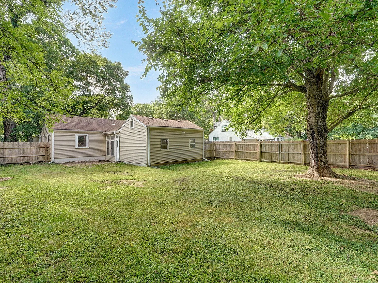 2 bed, 1.0 bath, 868 sqft, $1,350 — Photo 4