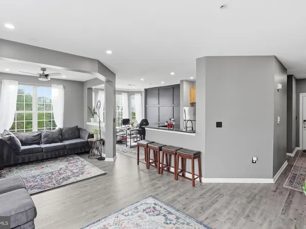 6481 Cheyenne Dr Unit 304, Alexandria, VA 22312