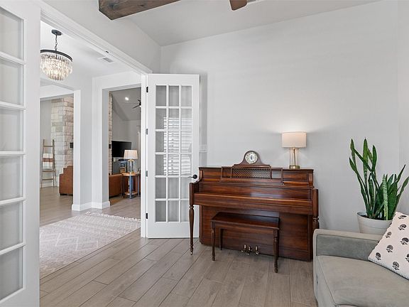 5th image of 210 Miranda Way