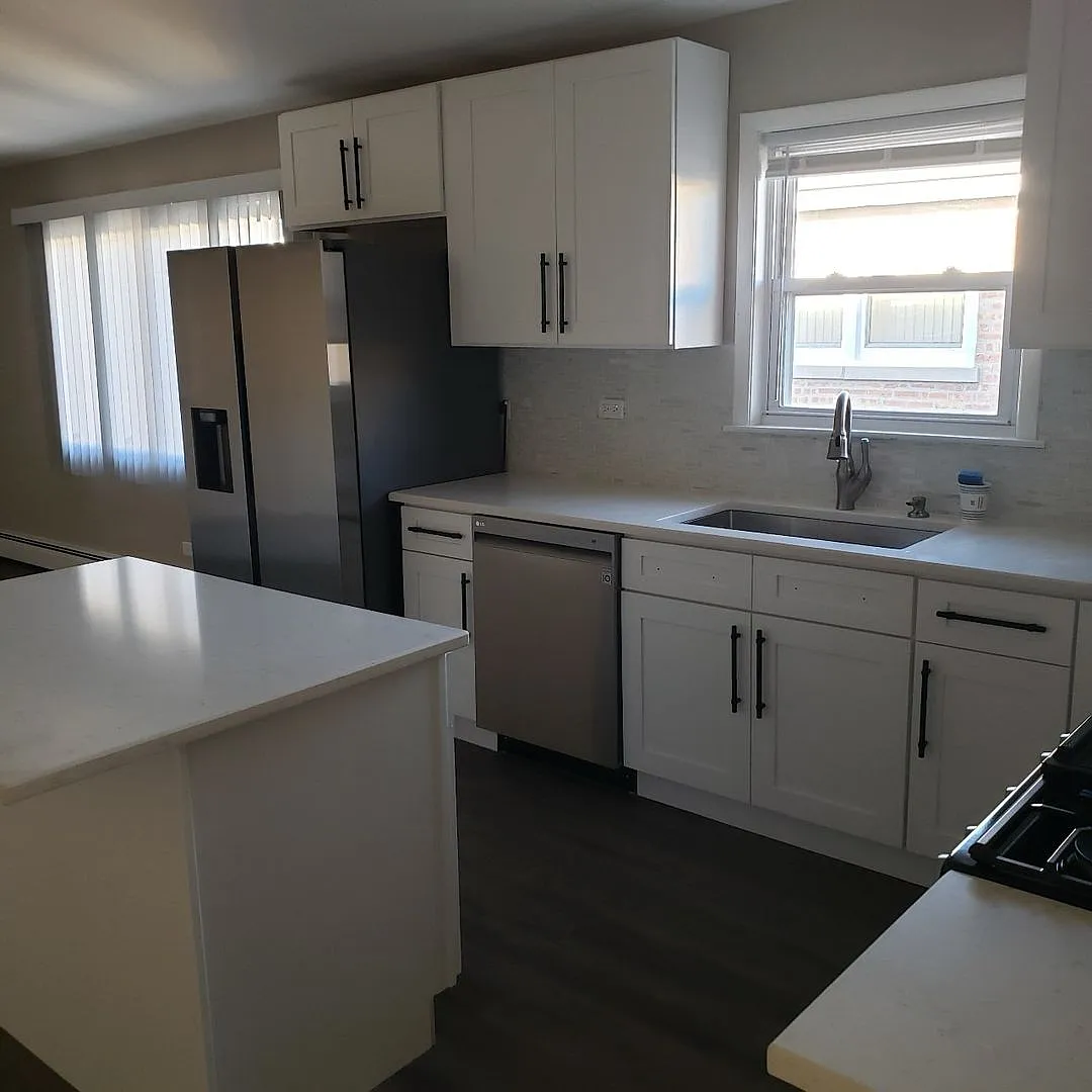 8604 W Carmen Ave — Photo 4