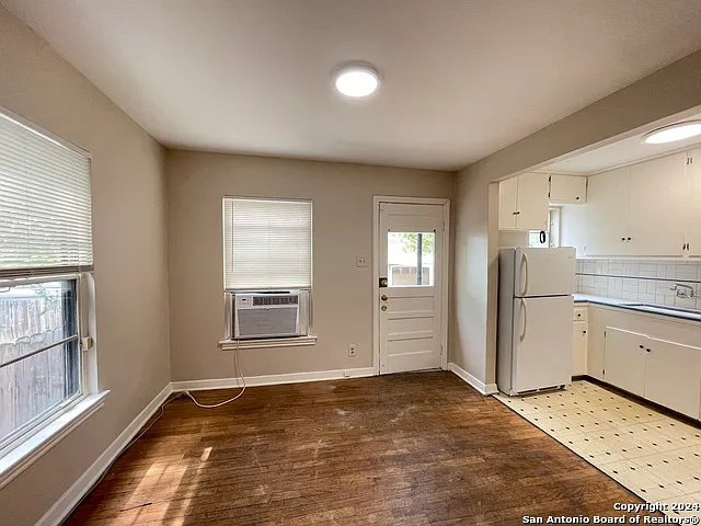 2 bed, 1.0 bath, 850 sqft, $1,095 — Photo 2