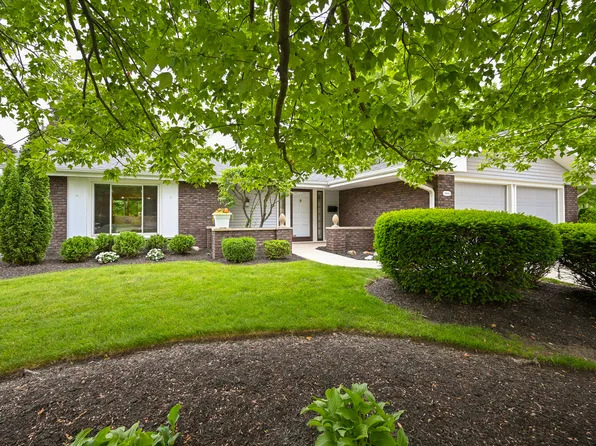 23W303 Cambridge Ct, Glen Ellyn, IL 60137