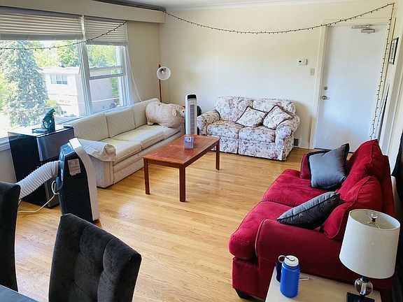 2nd image of 2459 Clover St #2