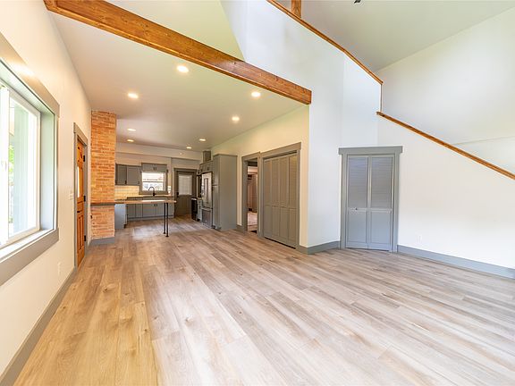 4th image of 130 10th St E