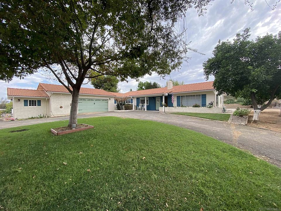 1st image of 3131 E Victoria Dr