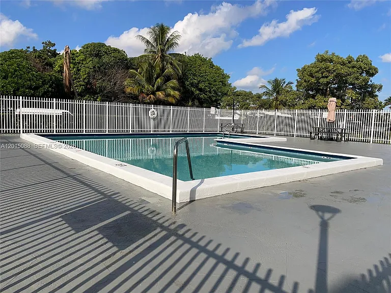 10300 Coral Way #B33 — Photo 10