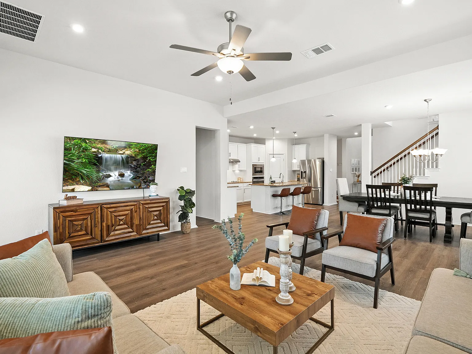 4 bed, 2551 sqft, $2,700 — Photo 3