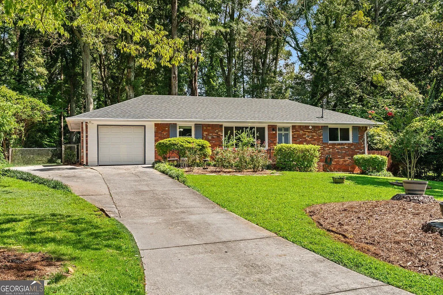 3 bed, 1.0 bath, 1125 sqft, $2,450 — Photo 1