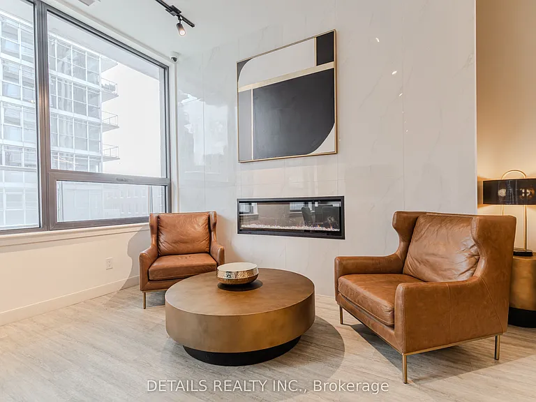 180 George St #911 — Photo 21