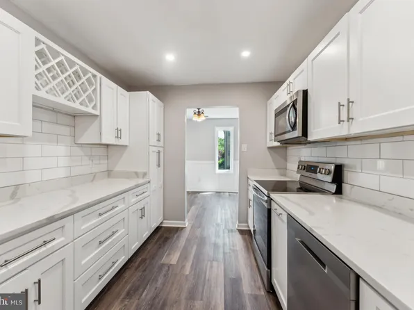 531 Florida Ave APT 102, Herndon, VA 20170