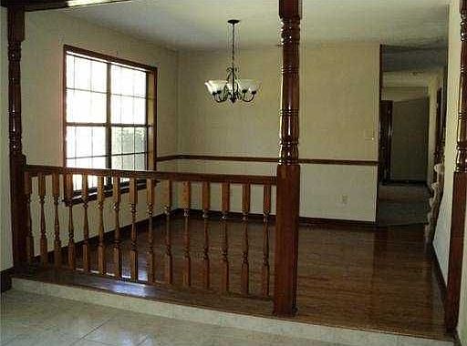 3rd image of 818 Pine Alley Dr