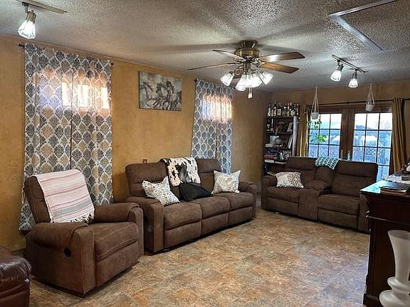 3rd image of 809 Poplar St