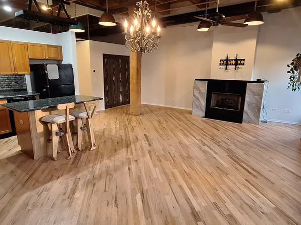 226 N Clinton St APT 321, Chicago, IL 60661
