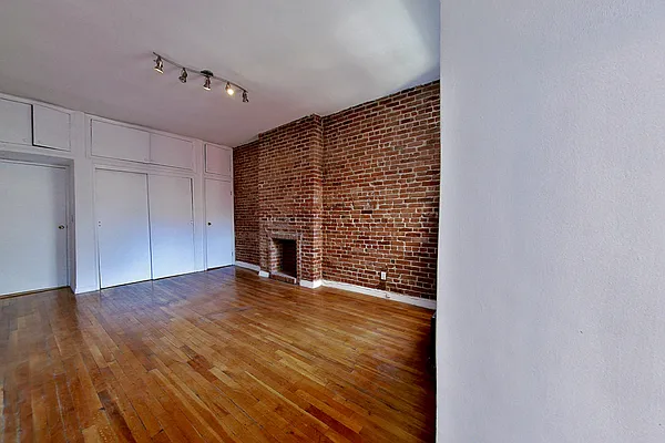 Rented by CitySites Real Estate Group | media 2