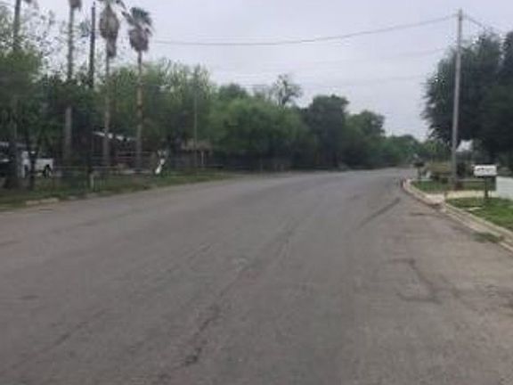 Exterior Neighborhood (street photo)