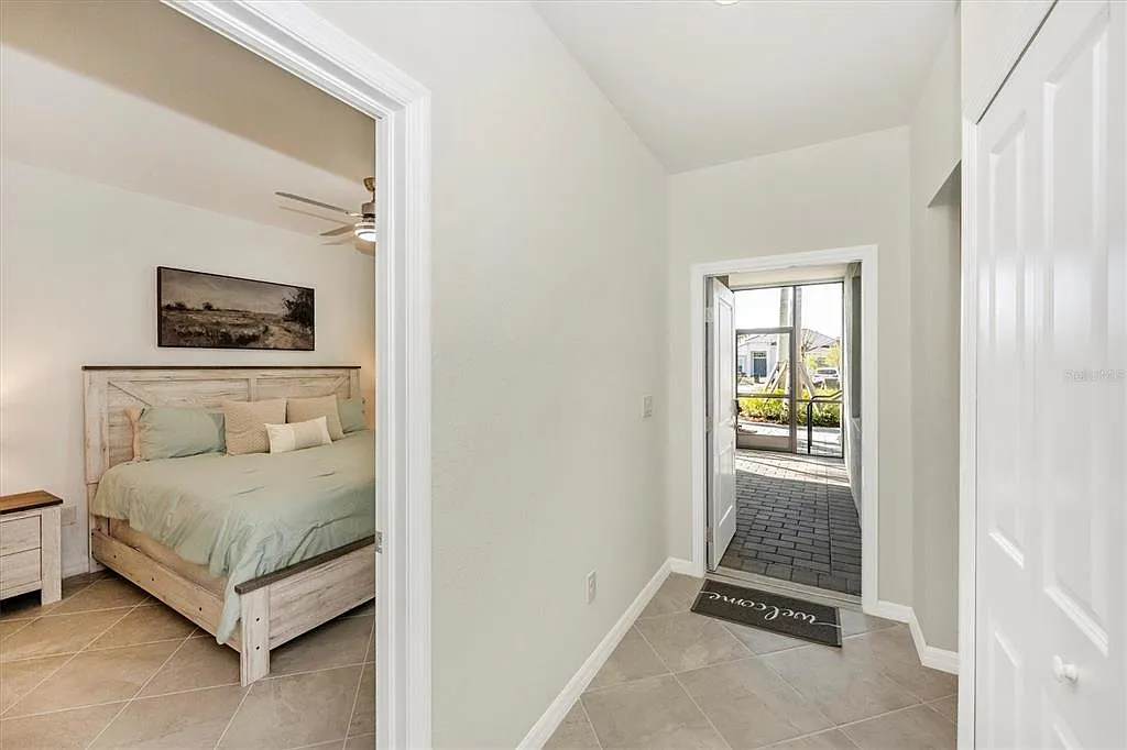 2 bed, 2.0 bath, 1366 sqft, $3,000 — Photo 3