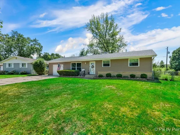 180 Arrowhead Trl, Carol Stream, IL 60188