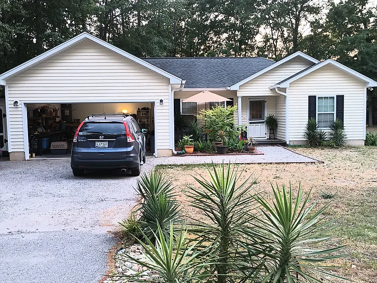 2233 Bracey Ave — Photo 6