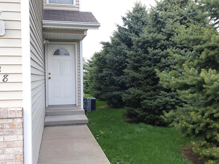 2828 Gill St — Photo 15