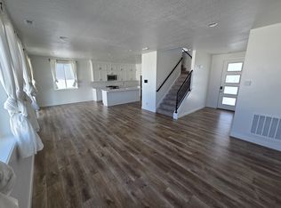 2046 W Lydia Ln, Syracuse, UT 84075