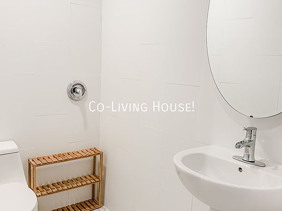 4th image of 530 28th Ave S #I